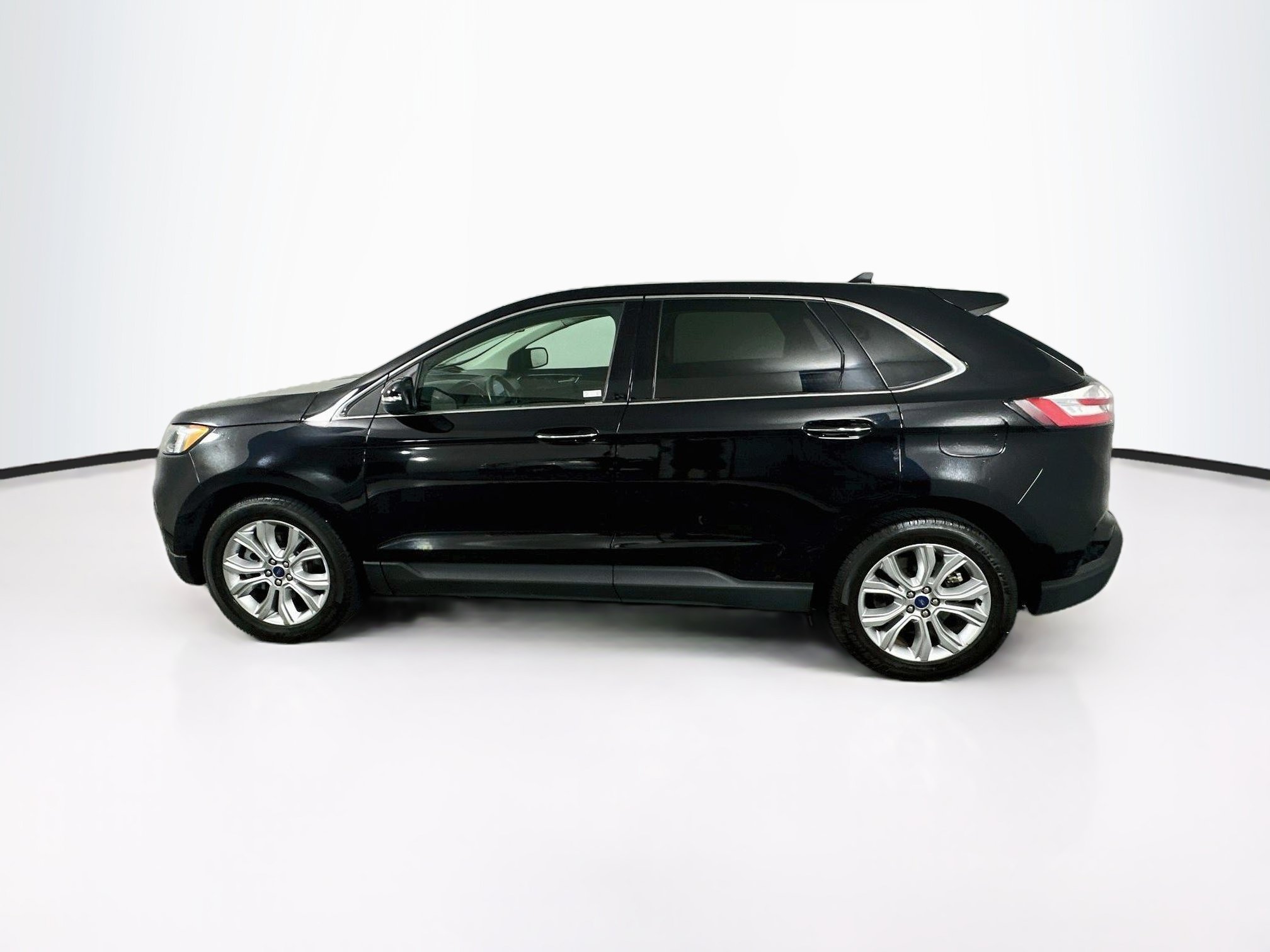 Used 2022 Ford Edge Titanium w/ Equipment Group 301A AWD/4WD image 4