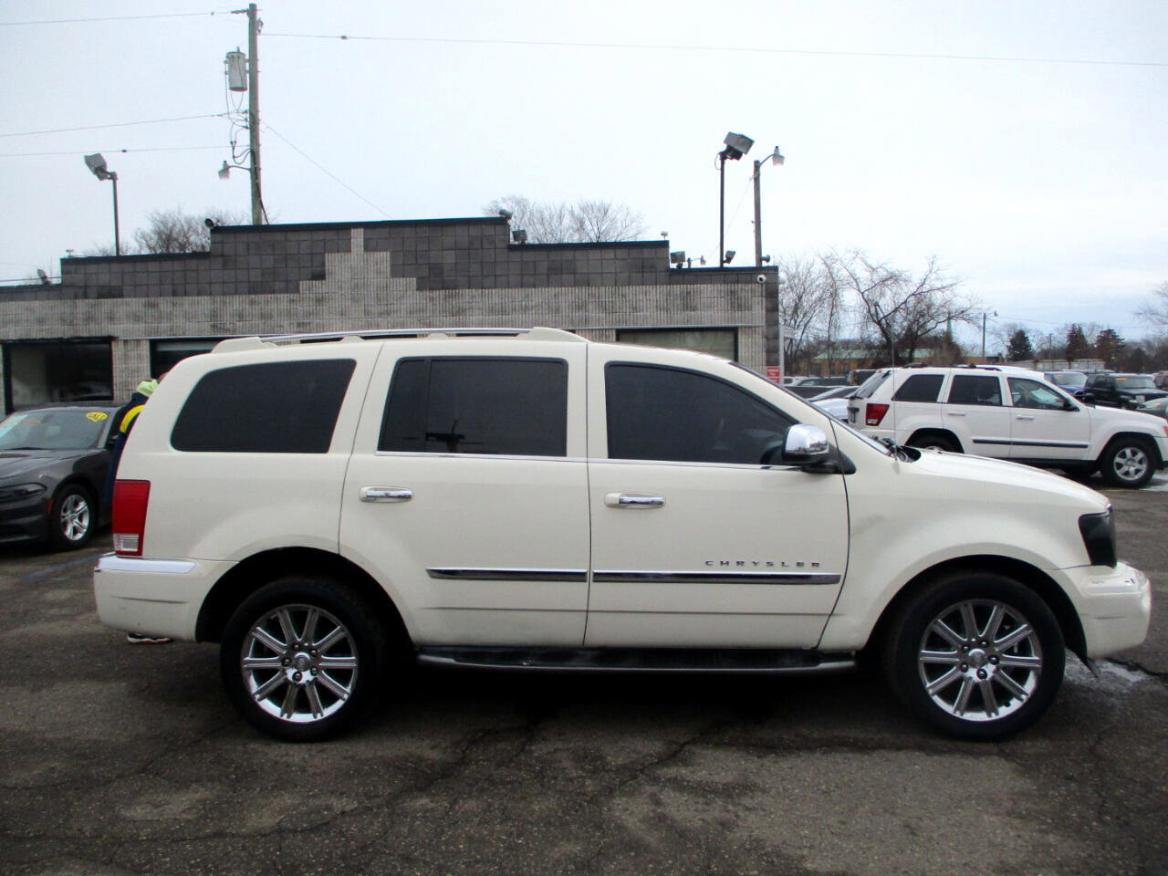 Used 2007 Chrysler Aspen Limited image 2