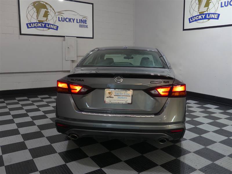 Used 2022 Nissan Altima 2.5 SR w/ Midnight Edition Package FWD image 8