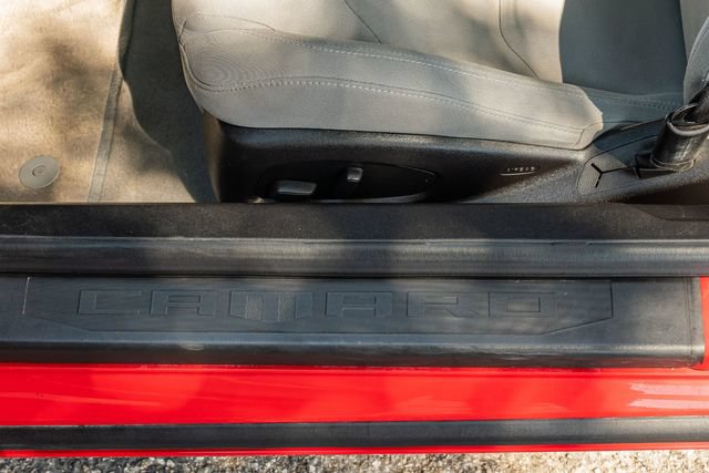 Used 2018 Chevrolet Camaro SS RWD image 18