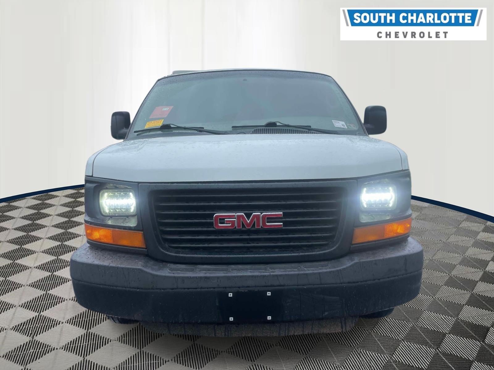 Used 2016 GMC Savana 2500 RWD image 2