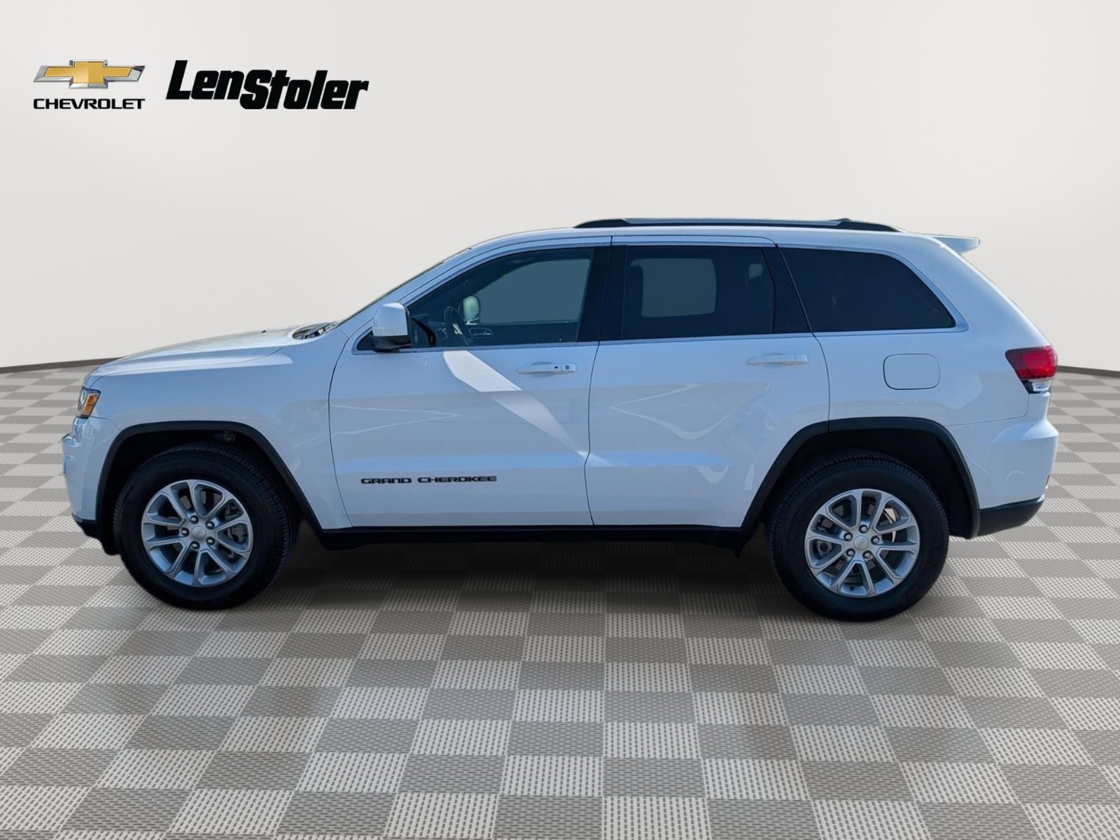 Used 2021 Jeep Grand Cherokee Laredo X AWD/4WD image 2