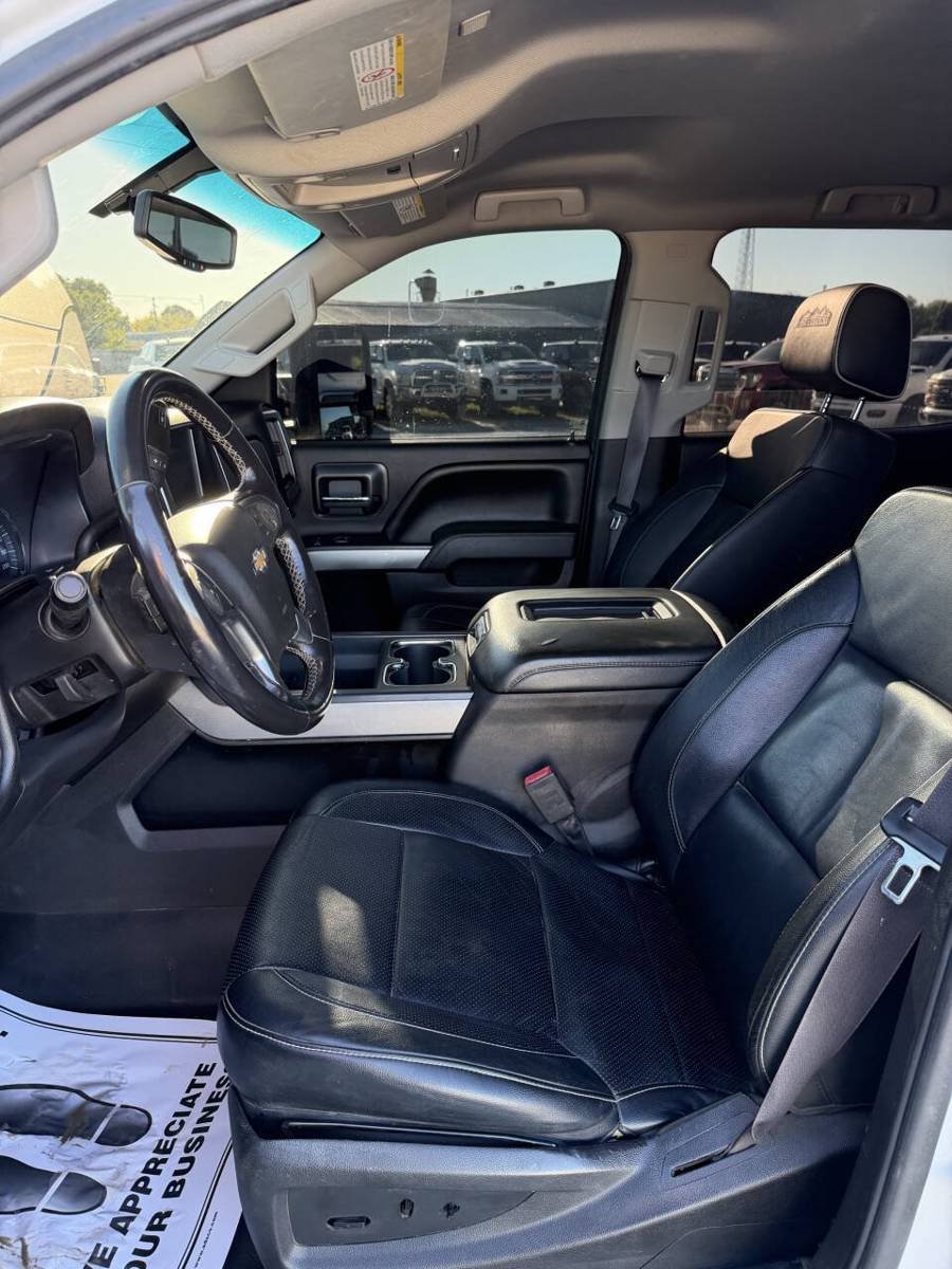 Used 2017 Chevrolet Silverado 2500 LT AWD/4WD image 7