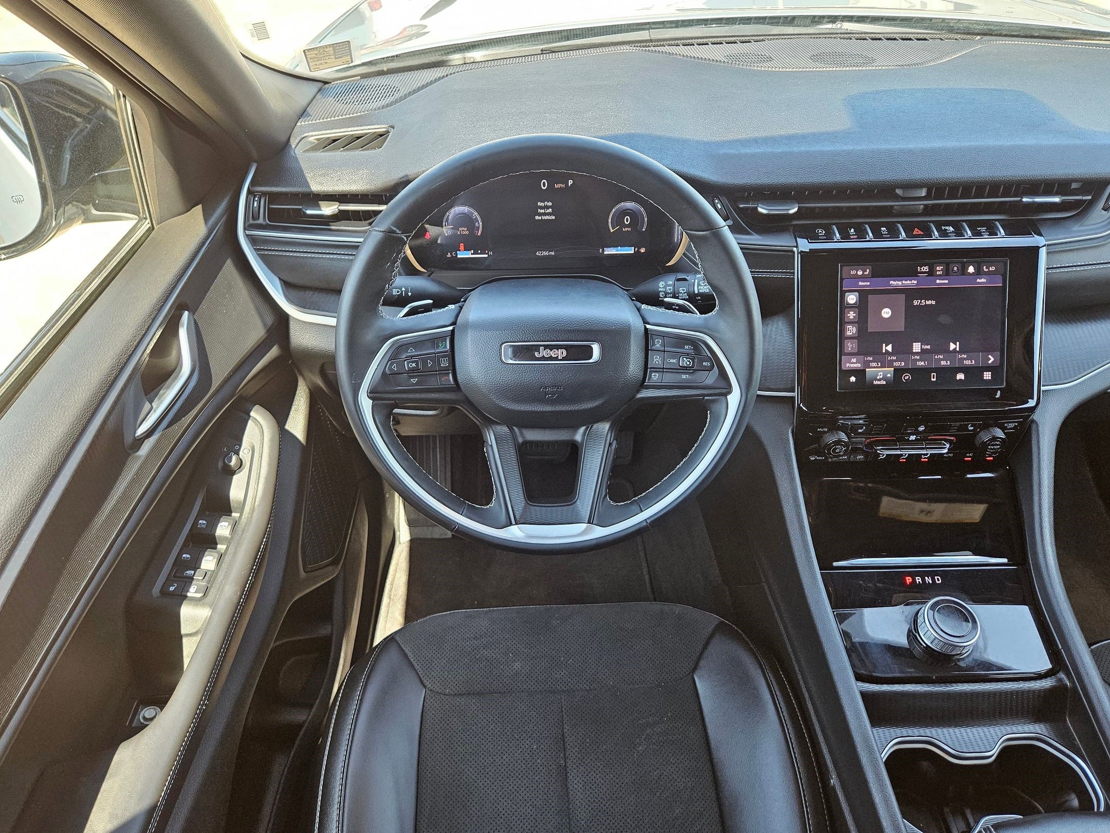 Used 2025 Jeep Grand Cherokee Altitude image 29