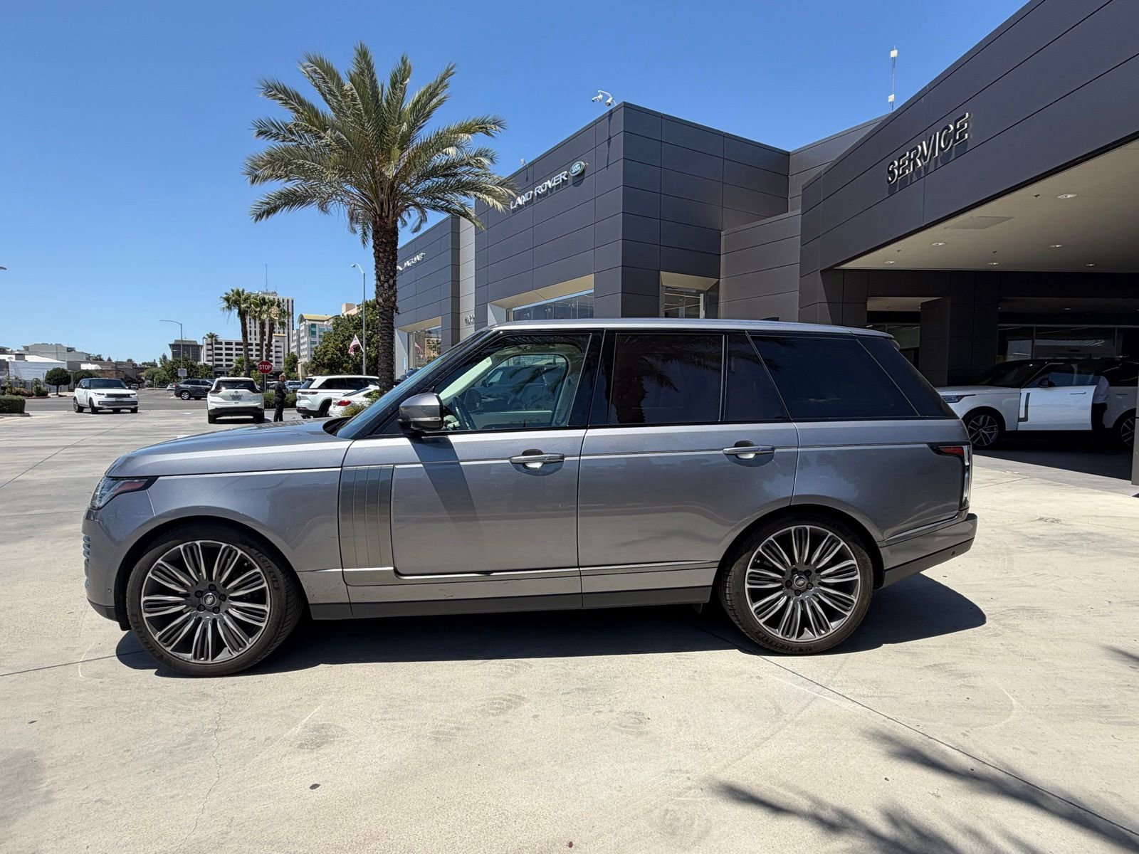 Used 2020 Land Rover Range Rover HSE AWD/4WD image 3