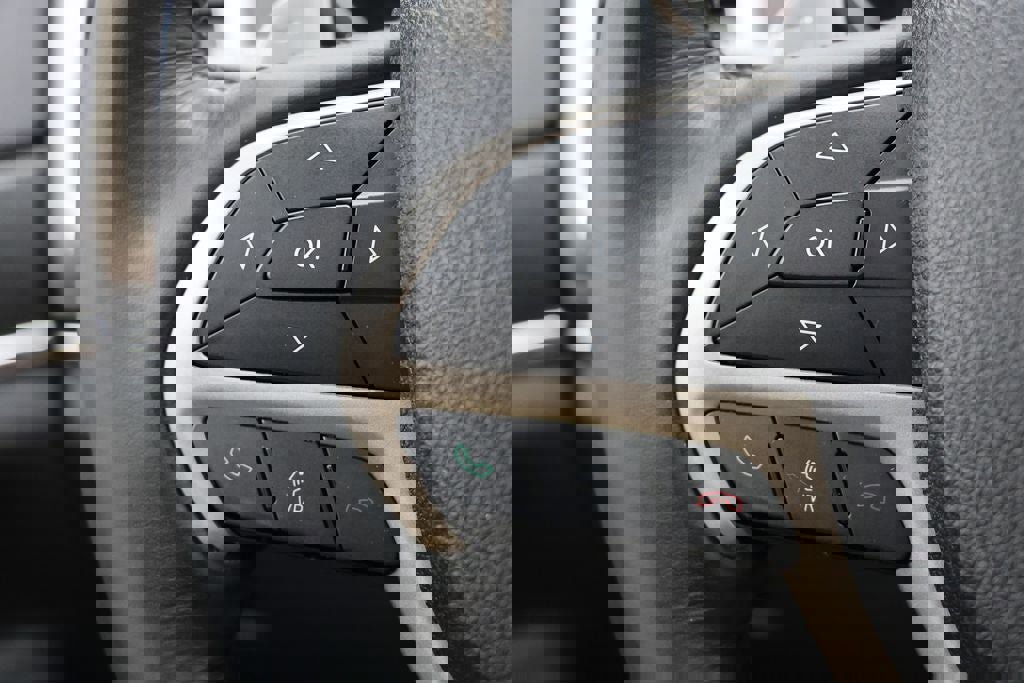 Used 2015 Jeep Grand Cherokee Limited w/ Luxury Group II image 21