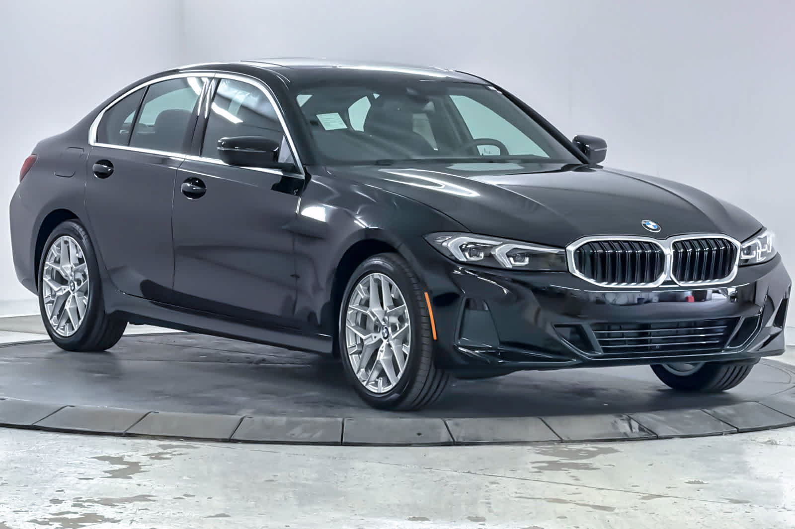 New 2026 BMW 330i xDrive Sedan w/ Convenience Package AWD/4WD image 9