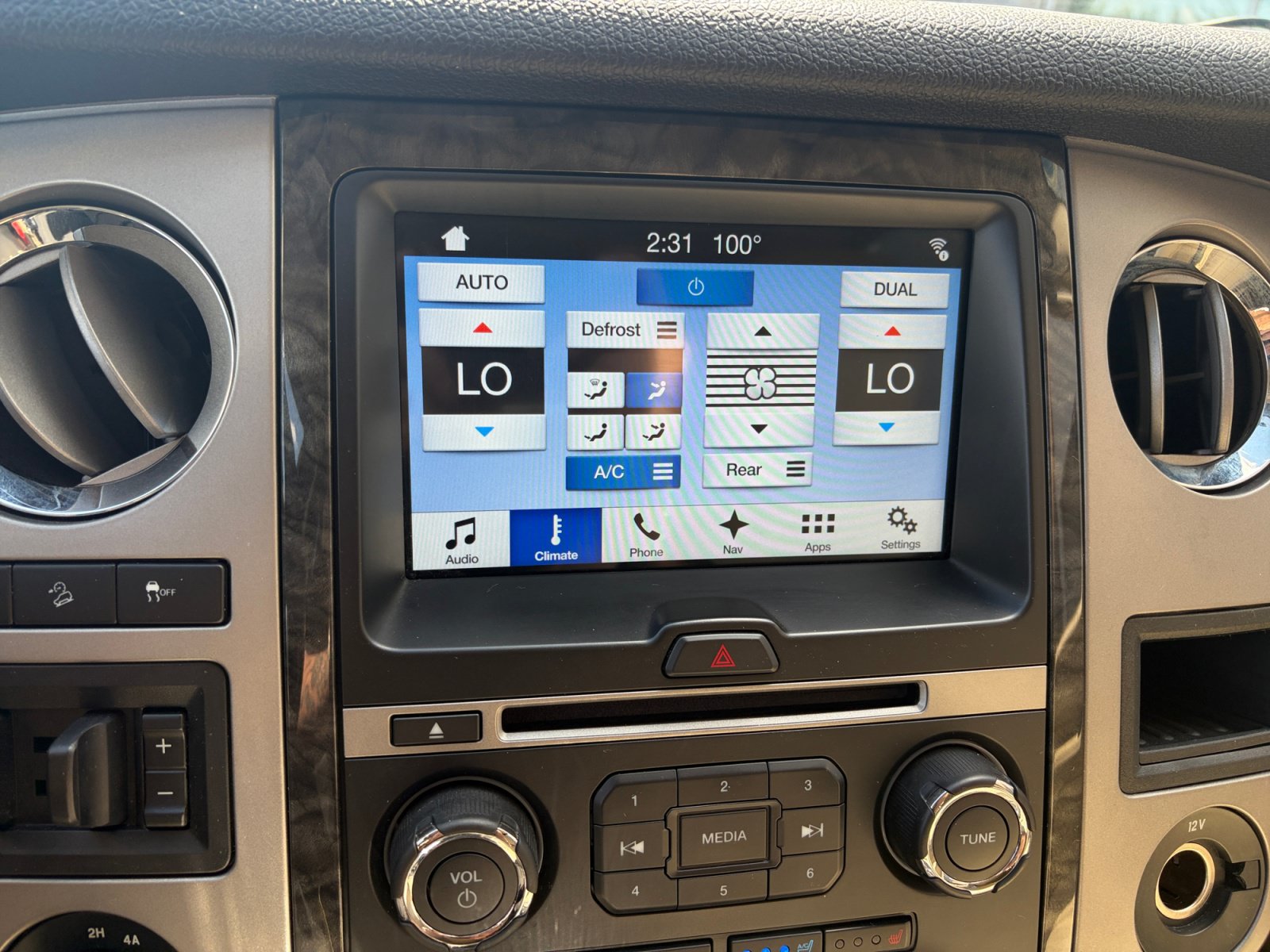 Used 2017 Ford Expedition Limited w/ Equipment Group 301A AWD/4WD image 22