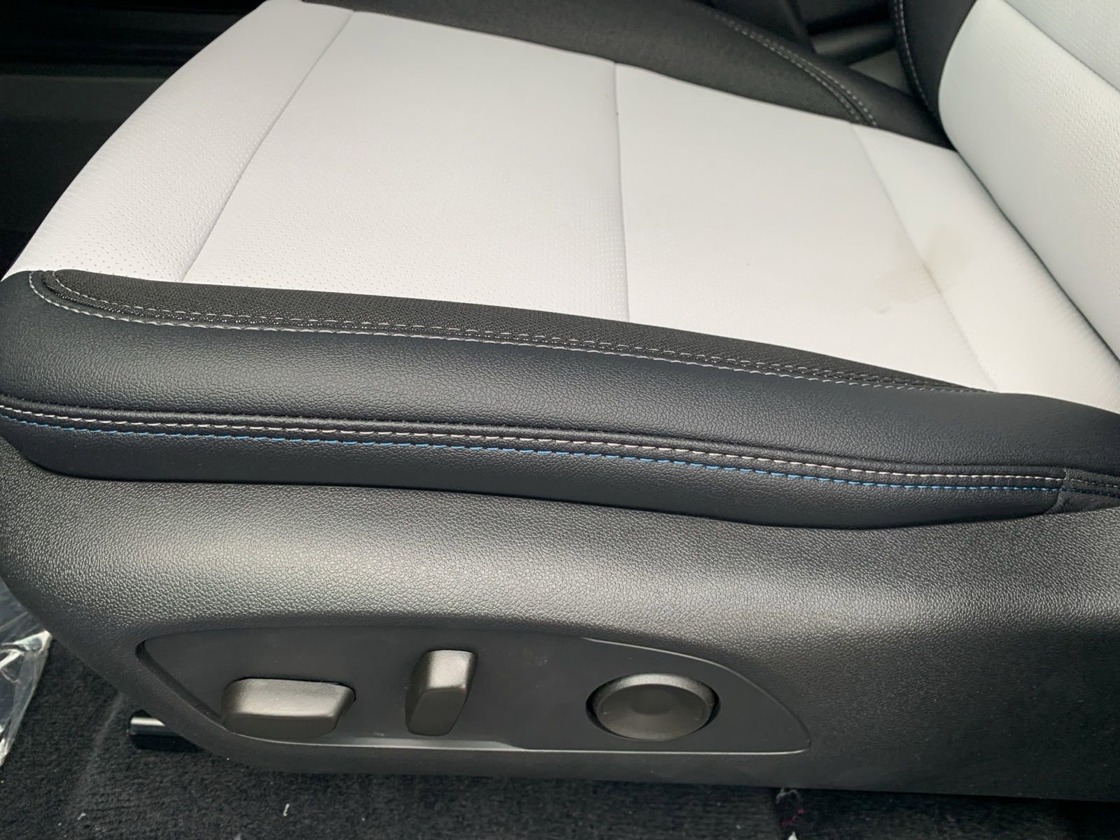 New 2026 Chevrolet Equinox EV LT image 18