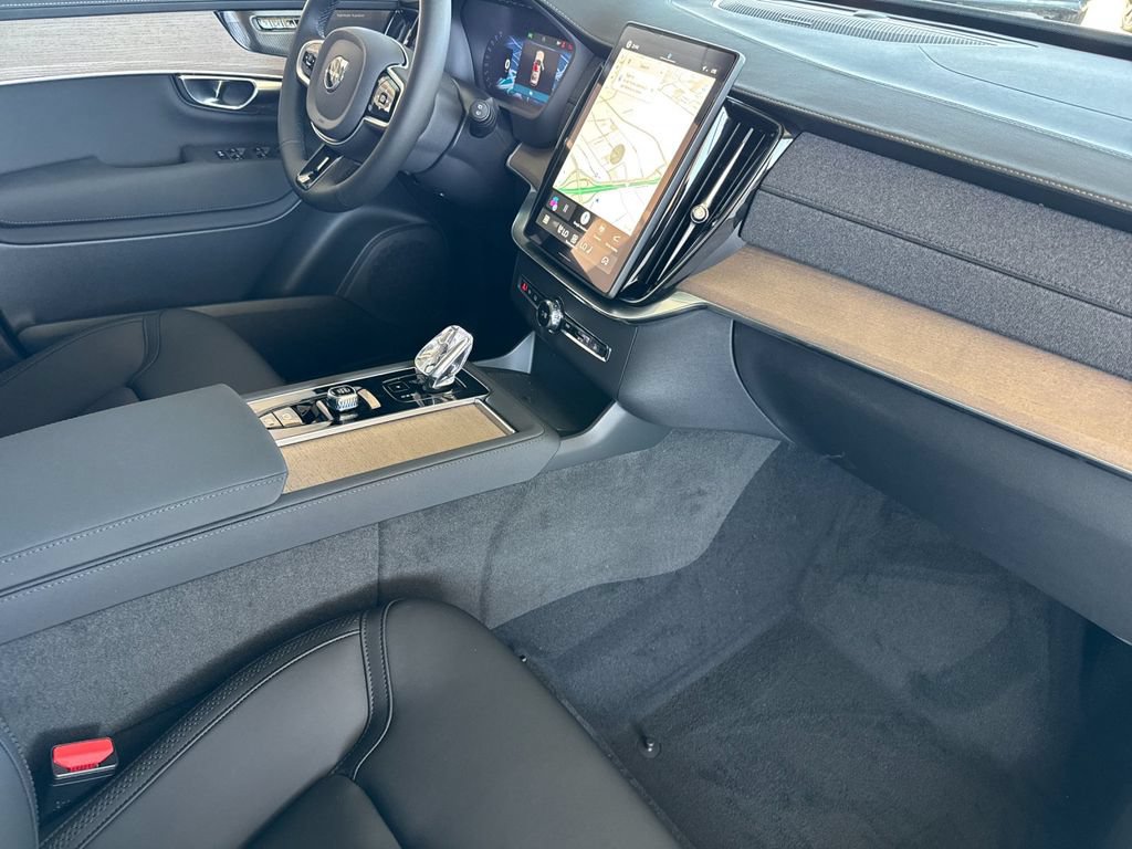 New 2026 Volvo XC90 T8 Plus AWD/4WD image 16