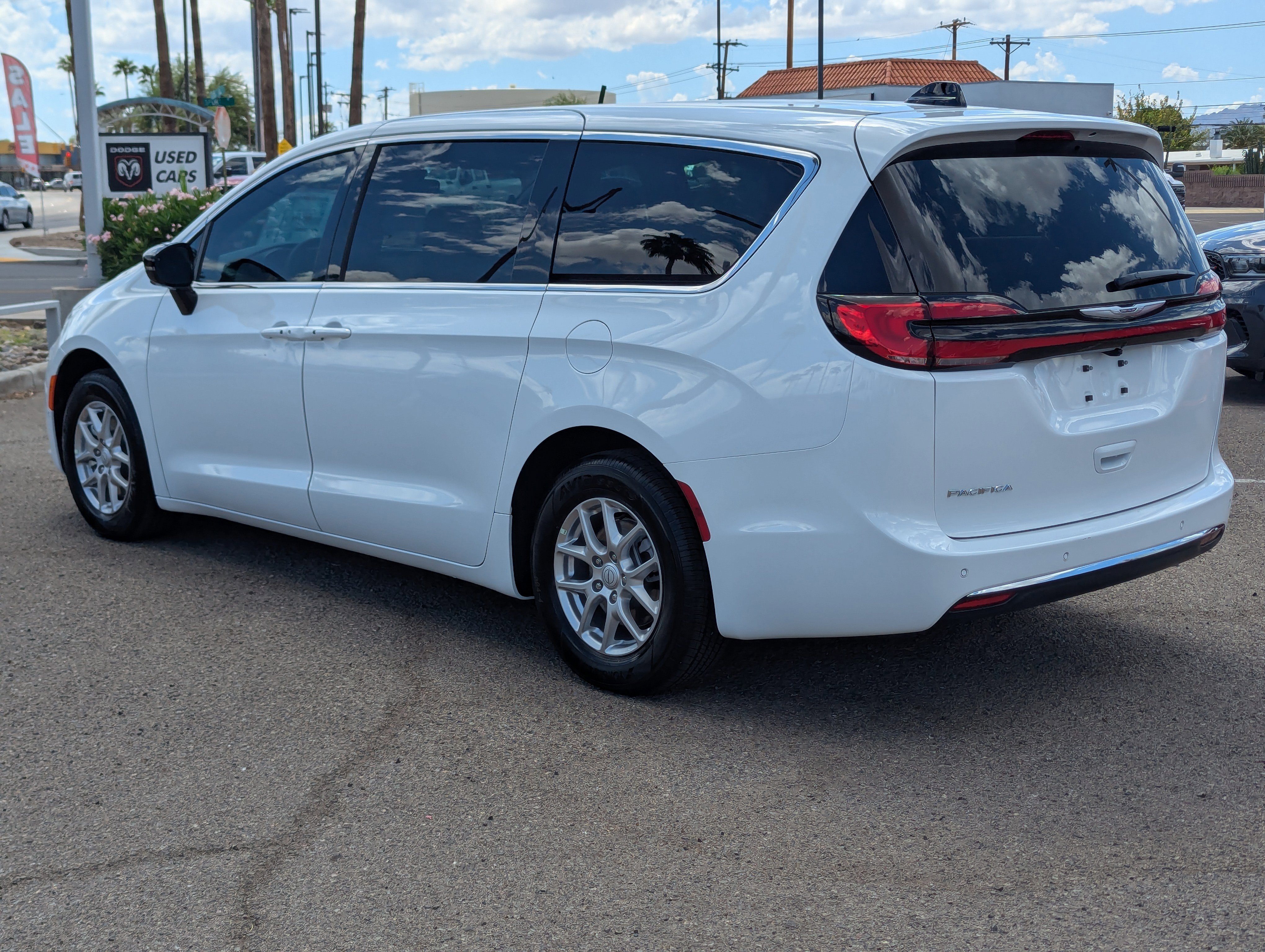 New 2026 Chrysler Pacifica Select image 4
