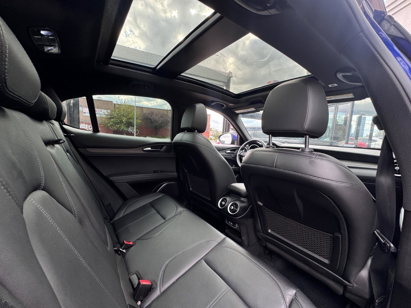 Used 2022 Alfa Romeo Stelvio Ti image 27