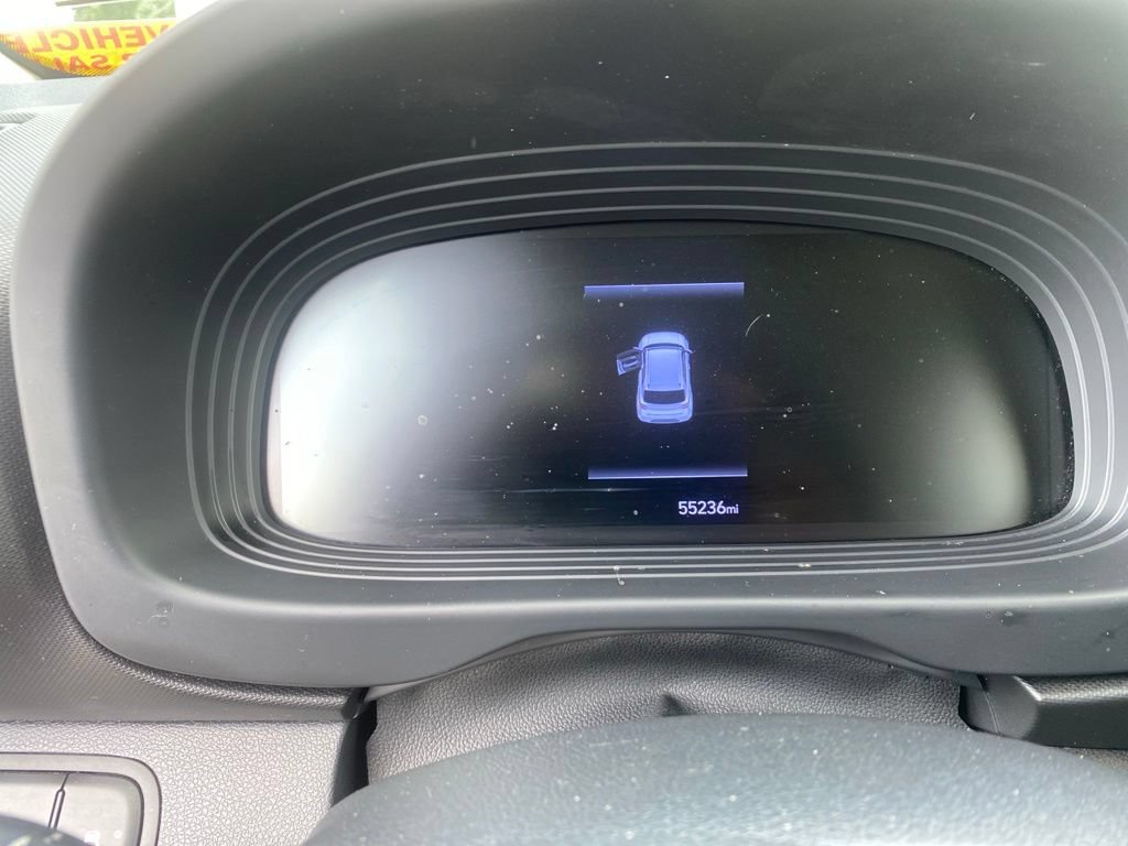 Used 2024 Hyundai Venue SEL FWD image 5