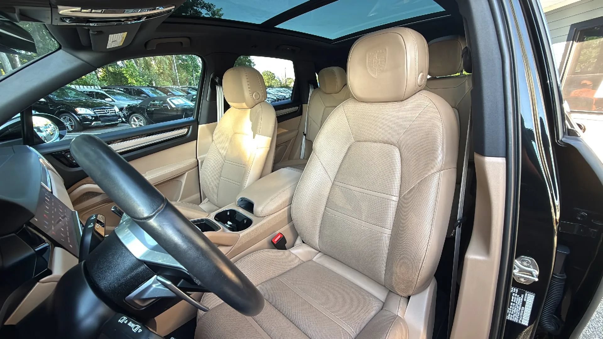Used 2023 Porsche Cayenne Platinum Edition AWD/4WD image 22