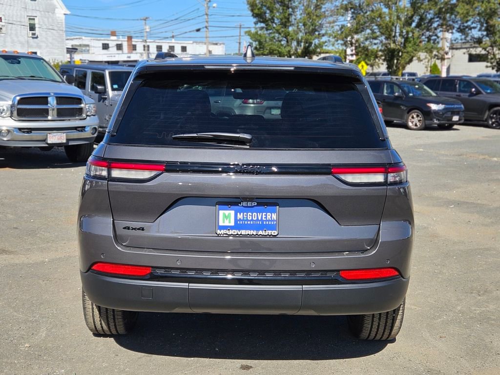 New 2025 Jeep Grand Cherokee Altitude image 4