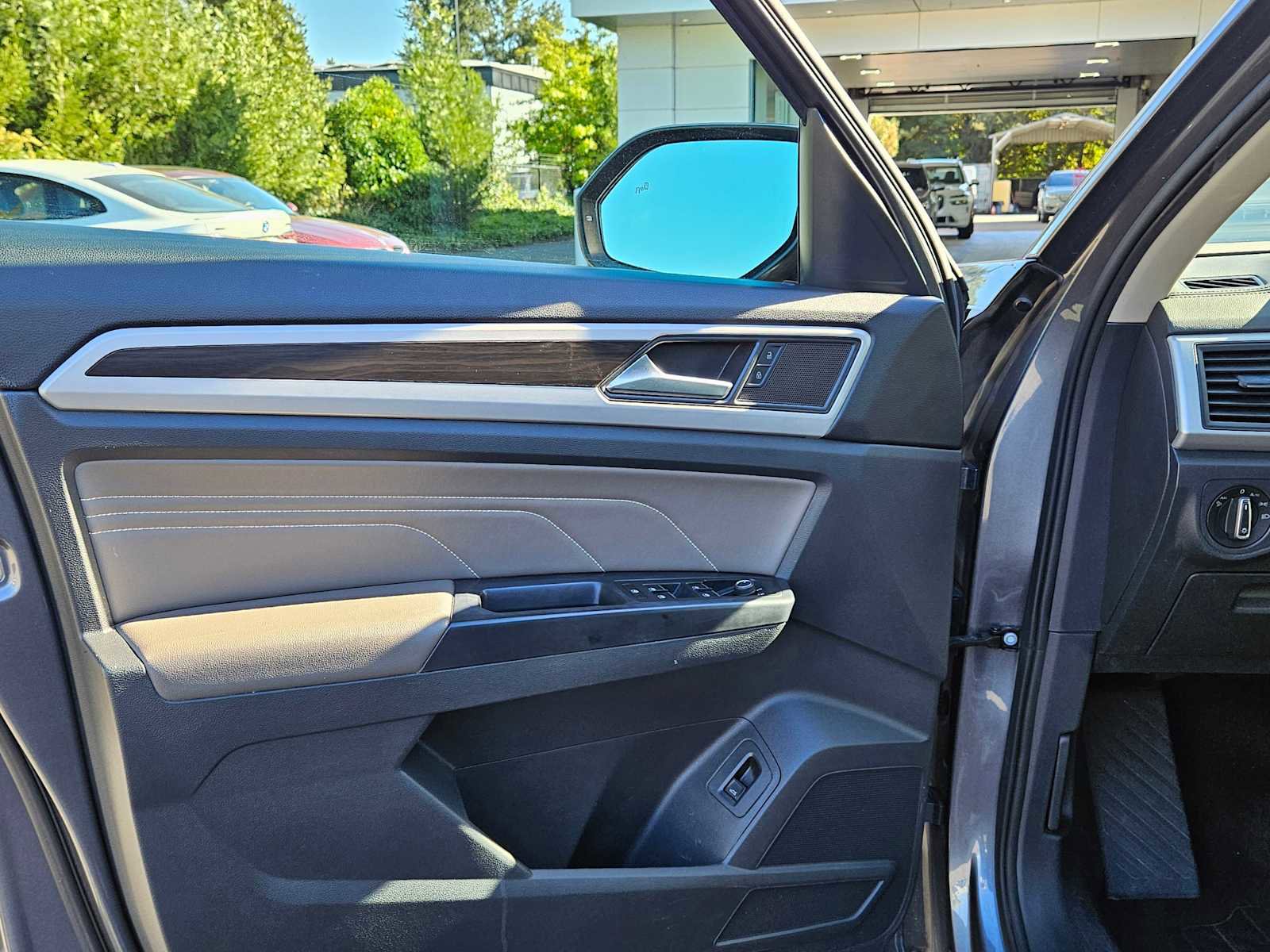 Used 2021 Volkswagen Atlas SE image 23