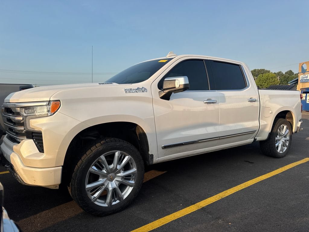Used 2022 Chevrolet Silverado 1500 High Country w/ High Country Premium Package AWD/4WD image 1