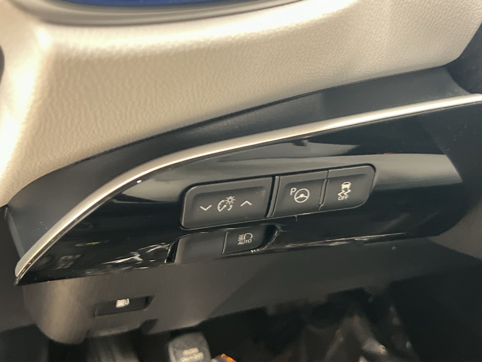 Used 2017 Toyota Prius Four Touring w/ Premium Convenience Package FWD image 26