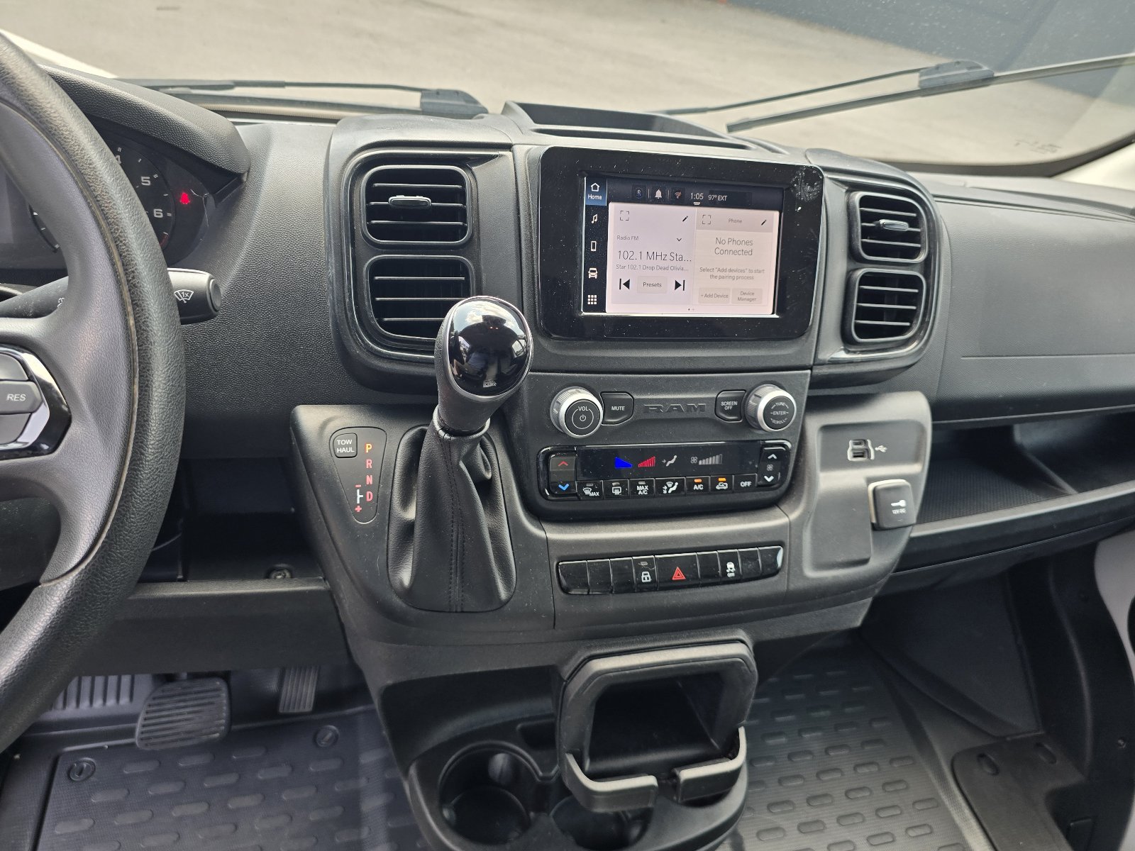 Used 2024 RAM ProMaster 2500 w/ Convenience Group FWD image 18