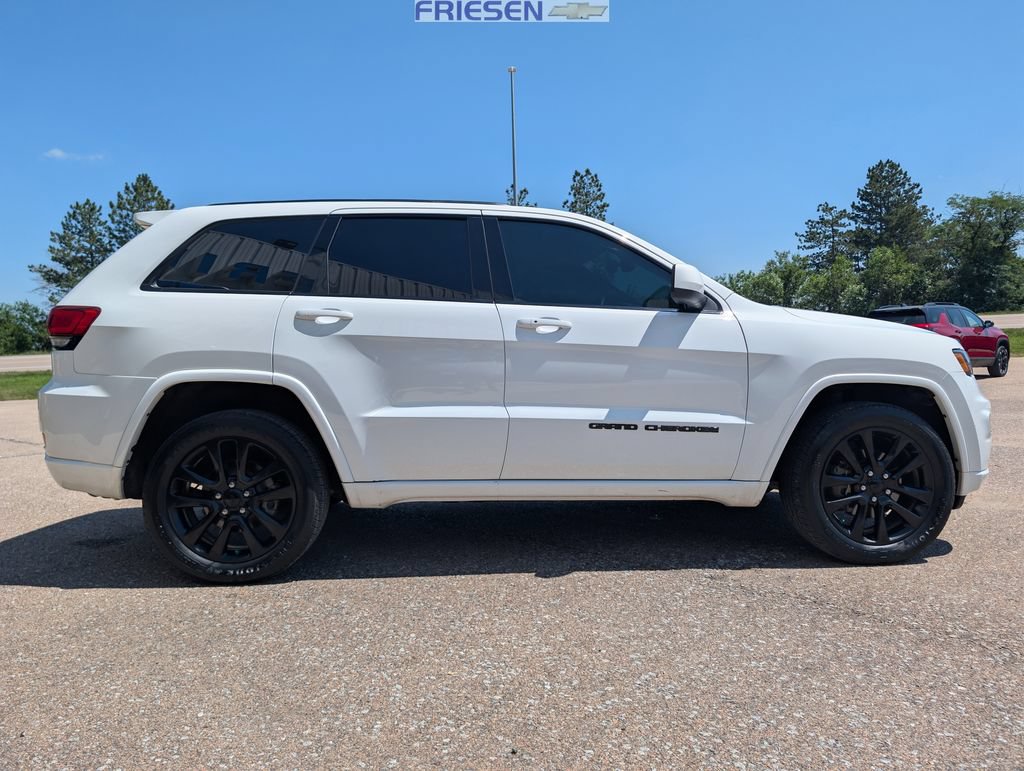 Used 2019 Jeep Grand Cherokee Altitude AWD/4WD image 6