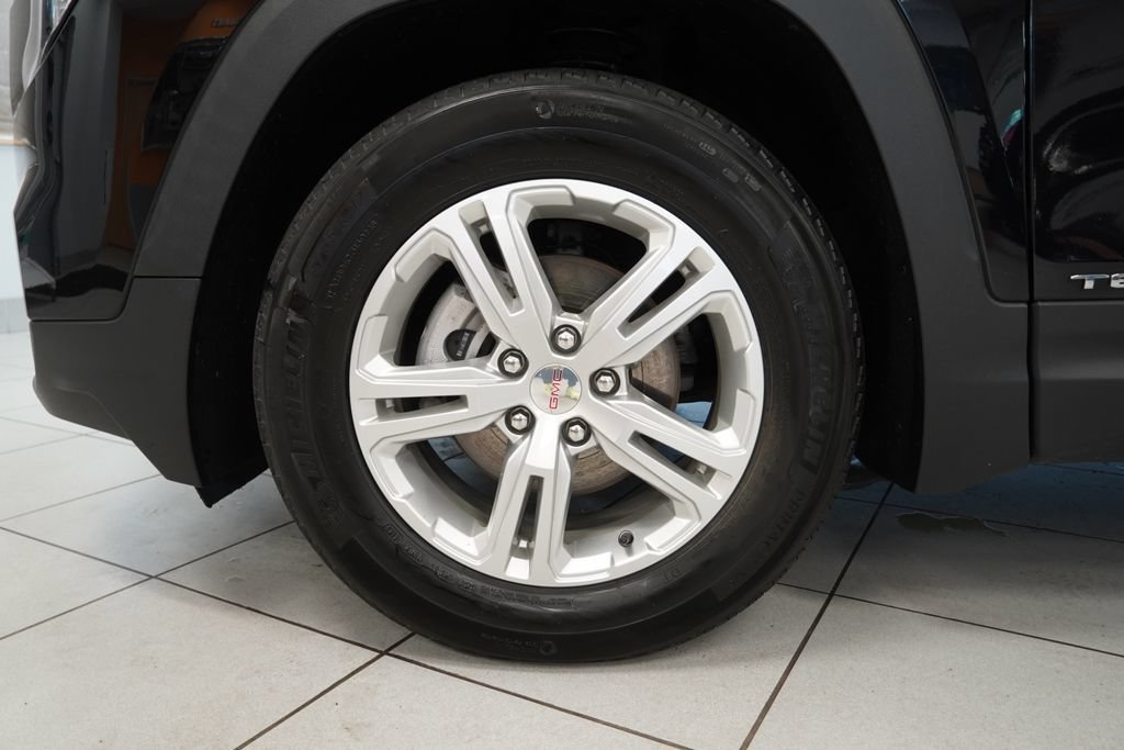 Used 2024 GMC Terrain SLE w/ Driver Convenience Package FWD image 16