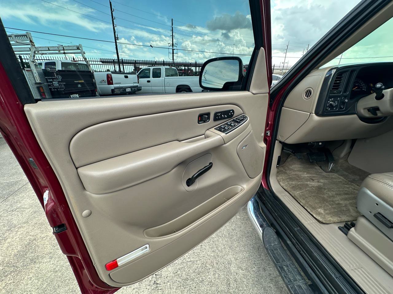 Used 2006 Chevrolet Suburban LTZ w/ Preferred Equipment Group AWD/4WD image 24