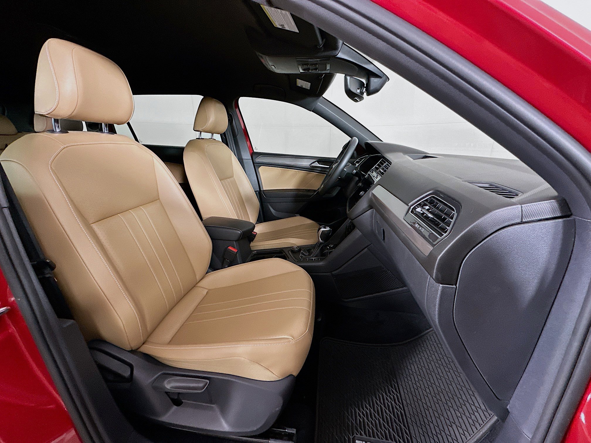 Used 2022 Volkswagen Tiguan SE AWD/4WD image 29