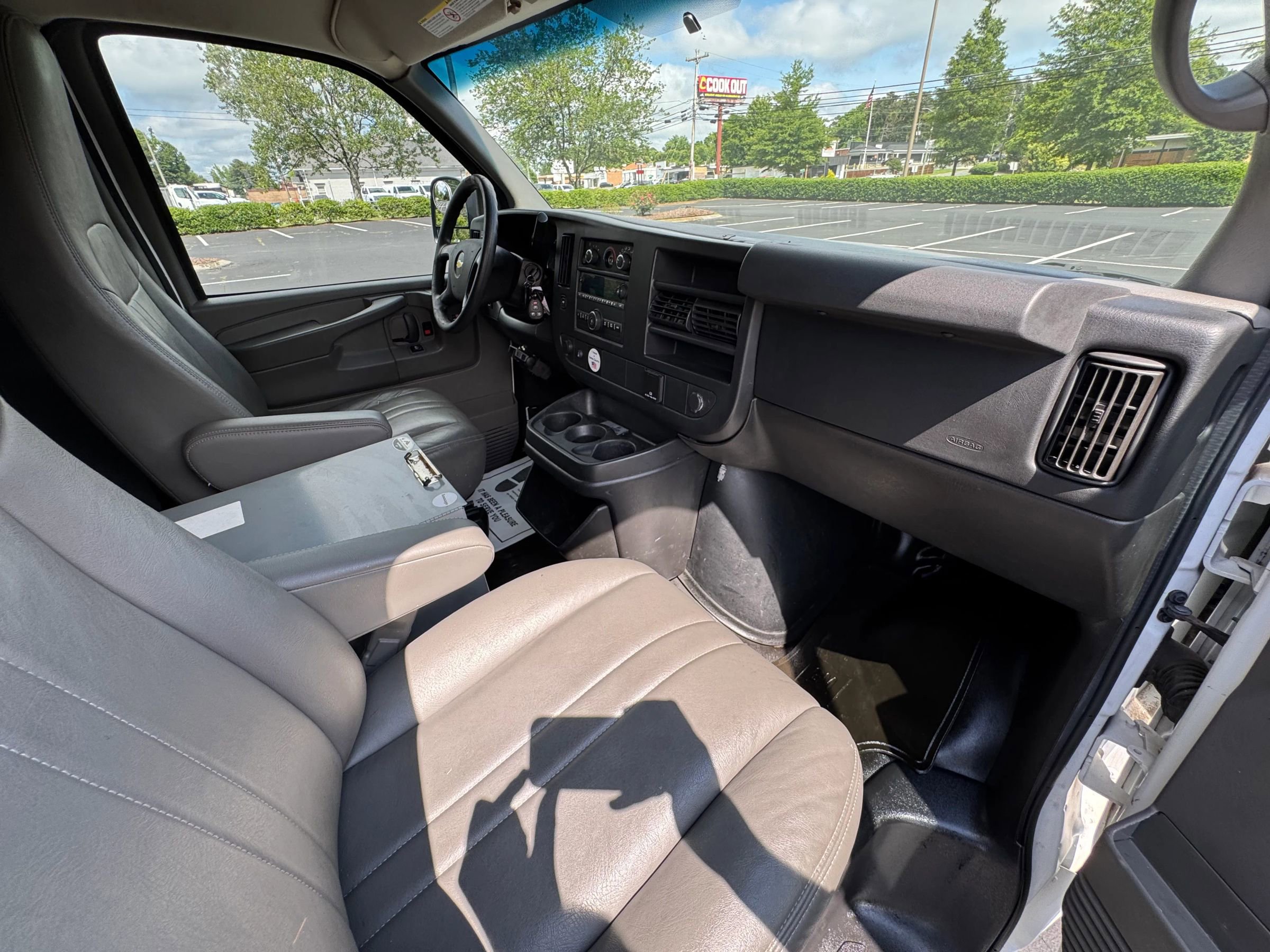 Used 2015 Chevrolet Express 3500 Extended image 17