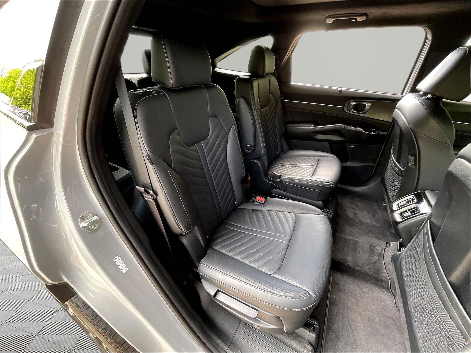Used 2025 Kia Sorento SX Prestige AWD/4WD image 25