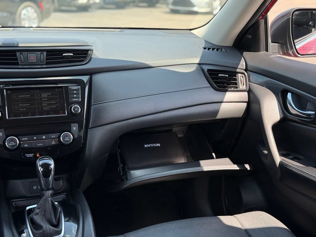 Used 2018 Nissan Rogue SV w/ Premium Package FWD image 22