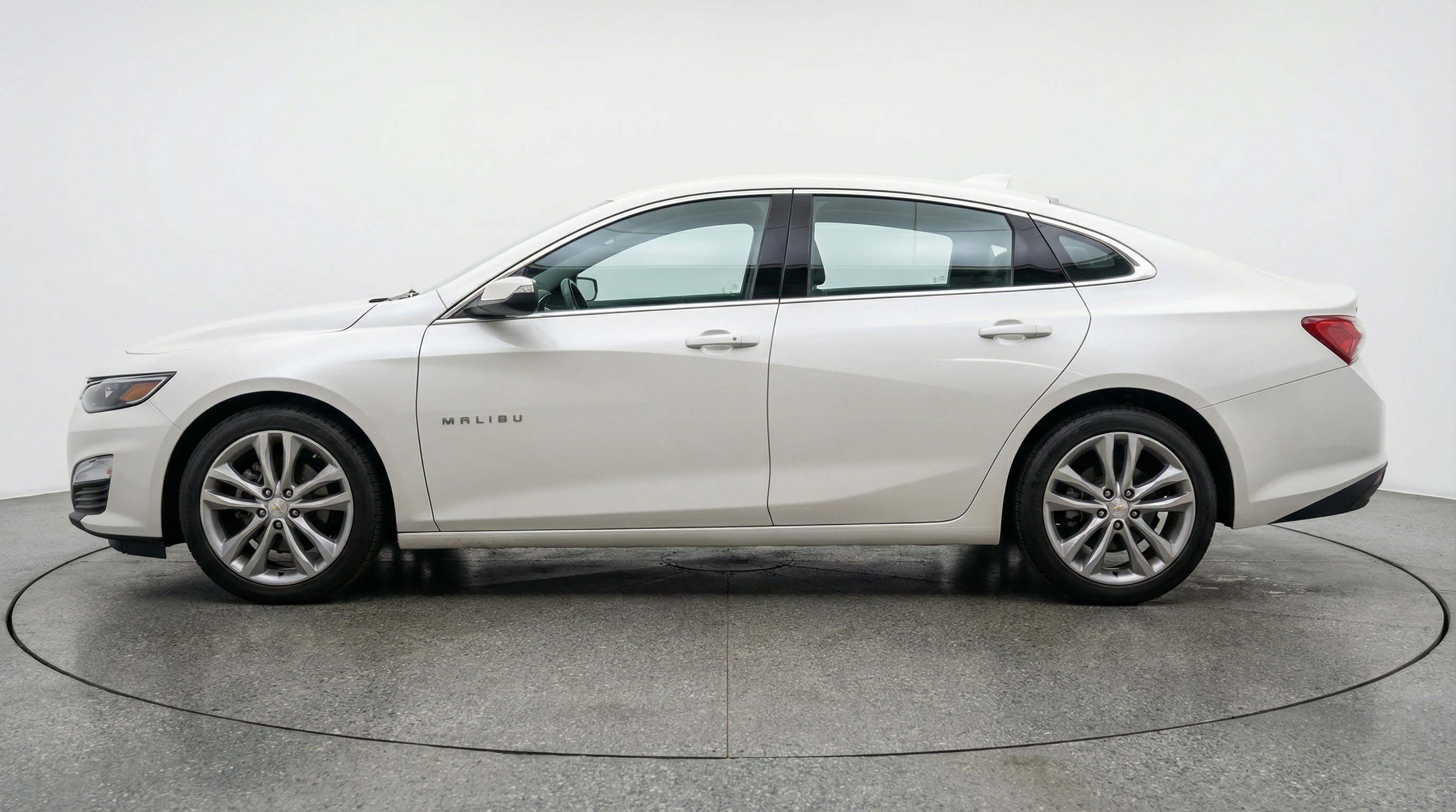 Used 2024 Chevrolet Malibu LT FWD image 5
