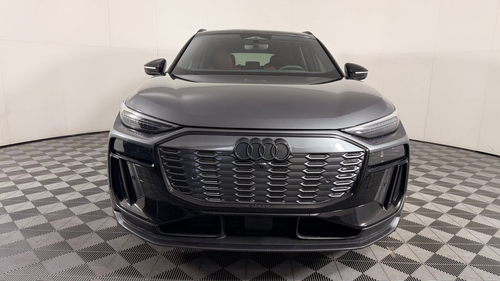 Certified 2025 Audi SQ6 e-tron Prestige w/ Black Optic Package AWD/4WD image 3