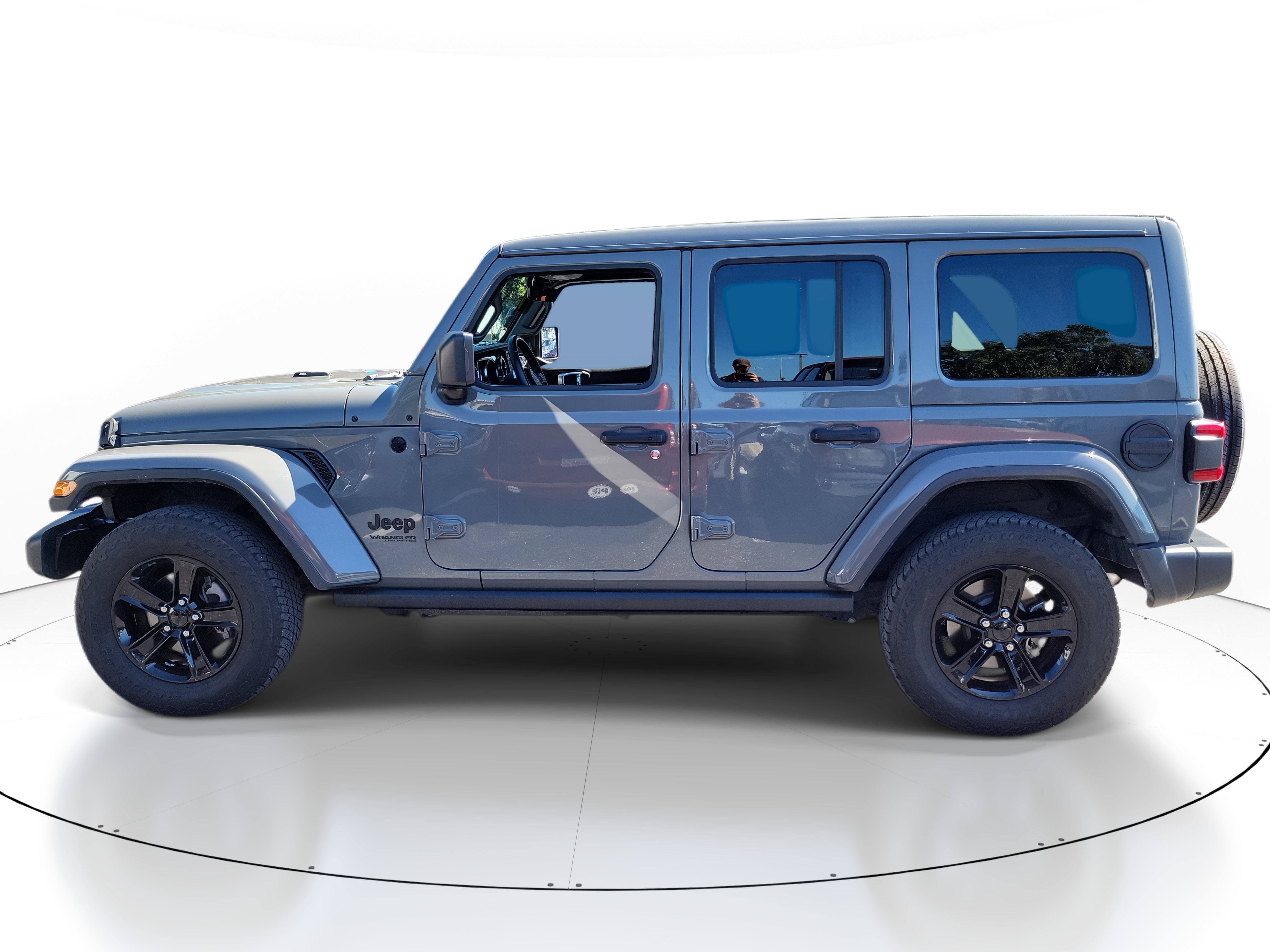 Used 2020 Jeep Wrangler Unlimited Sahara image 3