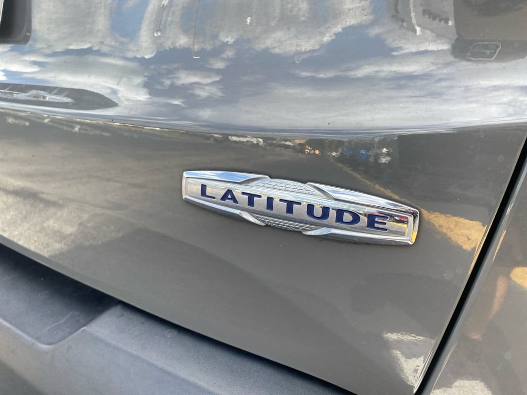 Used 2021 Jeep Renegade Latitude FWD image 11
