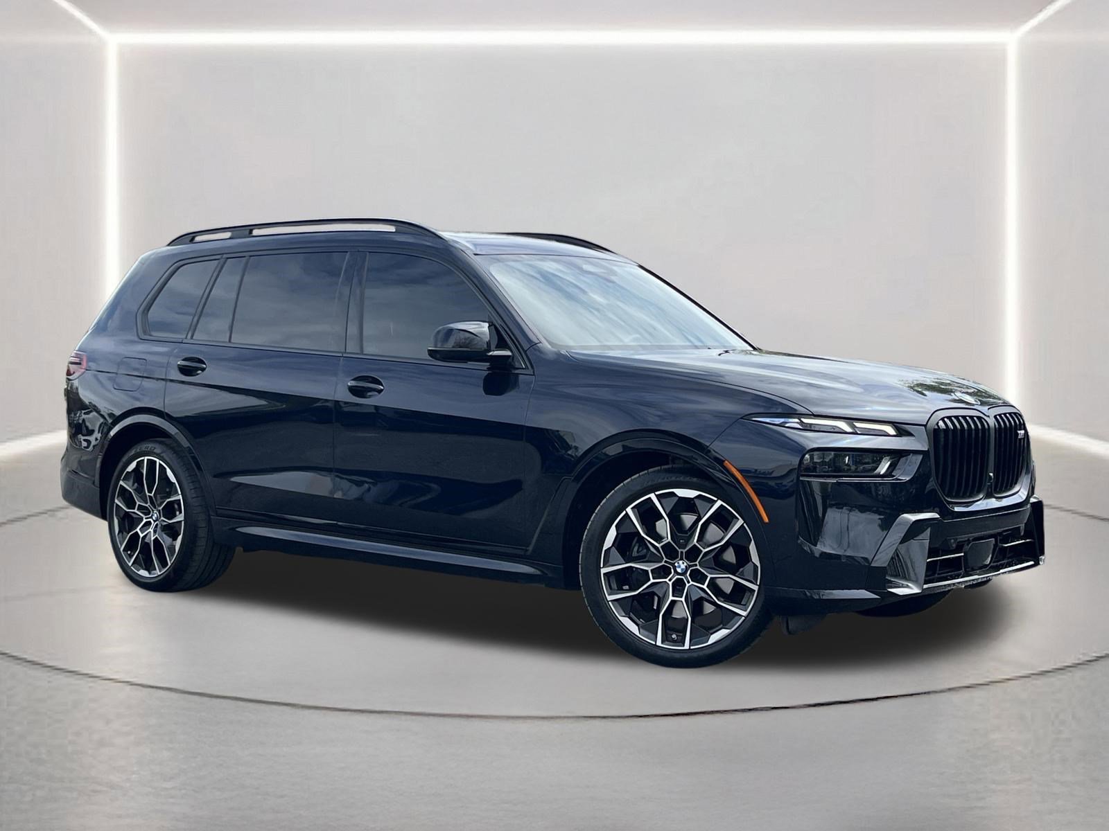 Used 2025 BMW X7 M60i w/ Executive Package image 2
