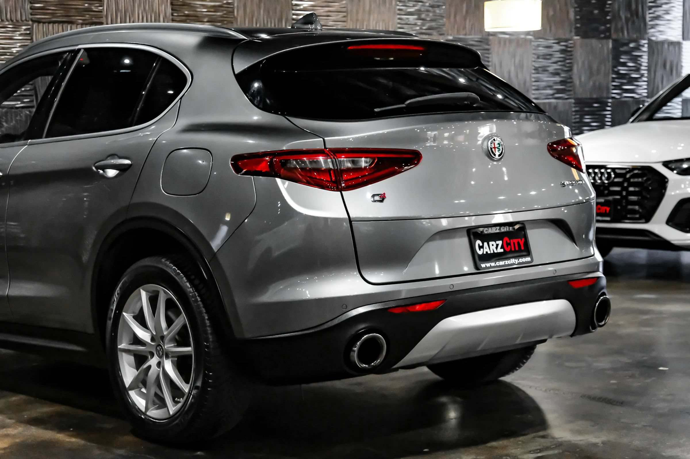 Used 2018 Alfa Romeo Stelvio Ti AWD/4WD image 13