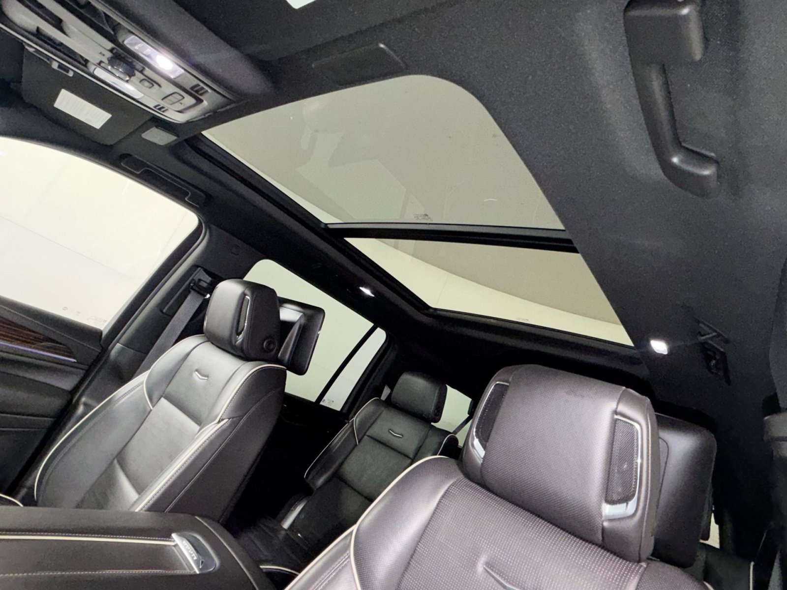 Used 2021 Cadillac Escalade ESV Premium Luxury AWD/4WD image 24
