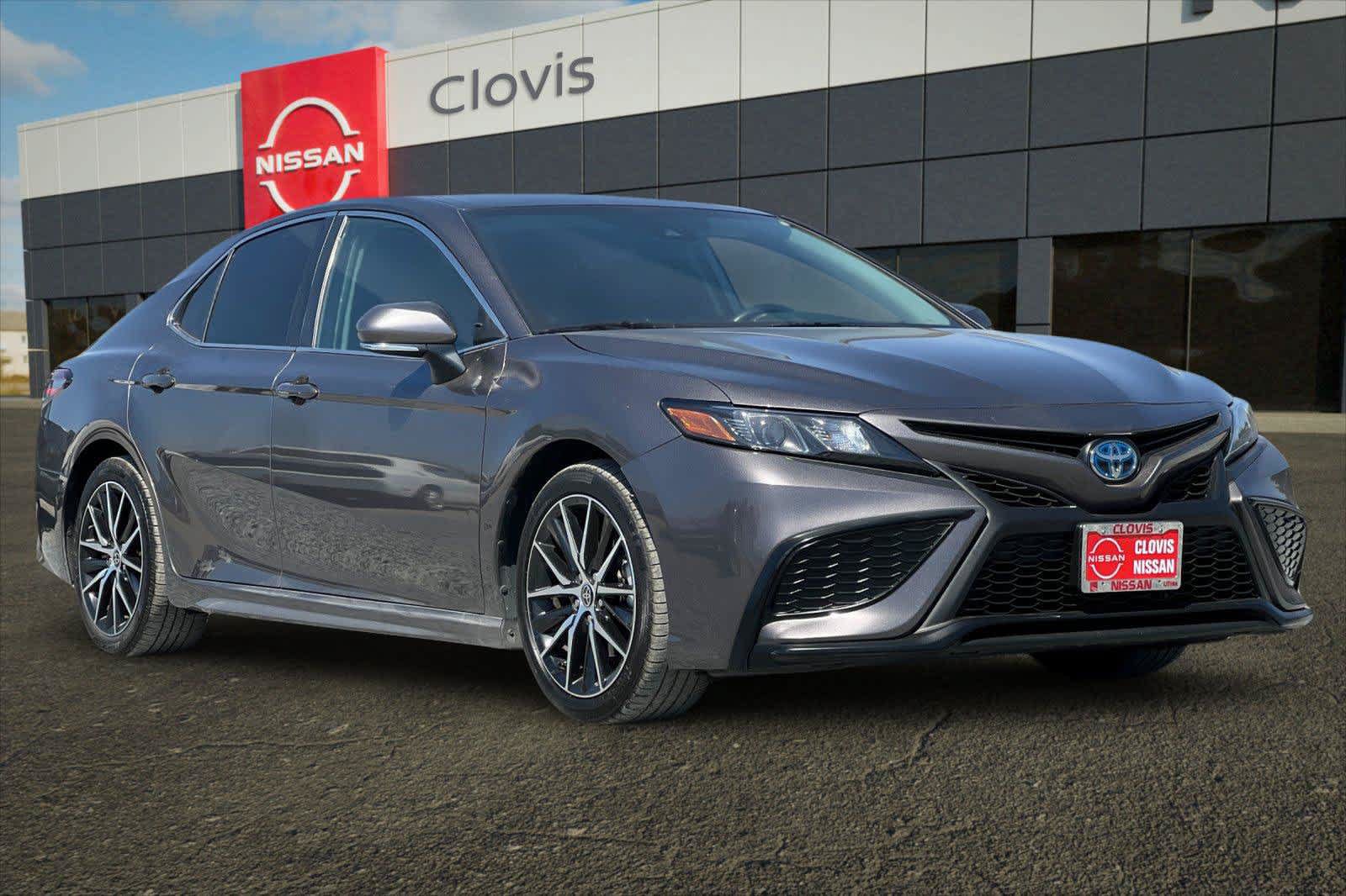Used 2022 Toyota Camry SE w/ Cold Weather Package FWD image 10