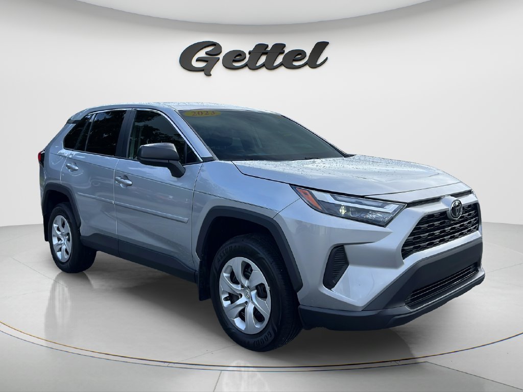 Used 2023 Toyota RAV4 LE FWD image 3