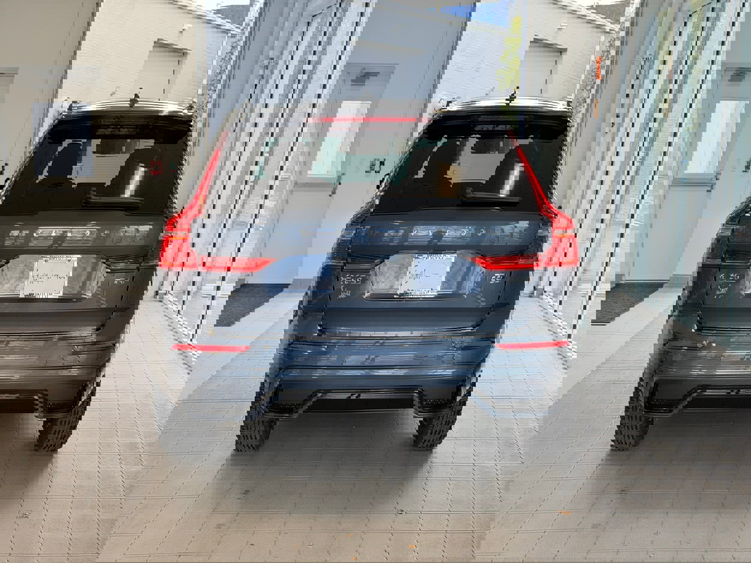 Certified 2025 Volvo XC60 B5 Core w/ Climate Package image 7