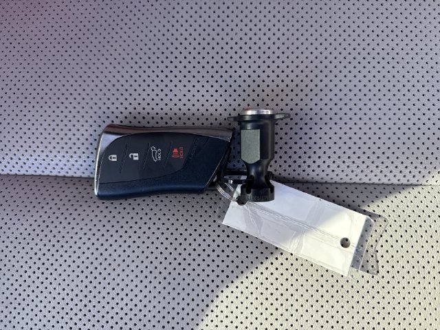 Used 2020 Lexus UX 250h w/ Premium Package AWD/4WD image 30