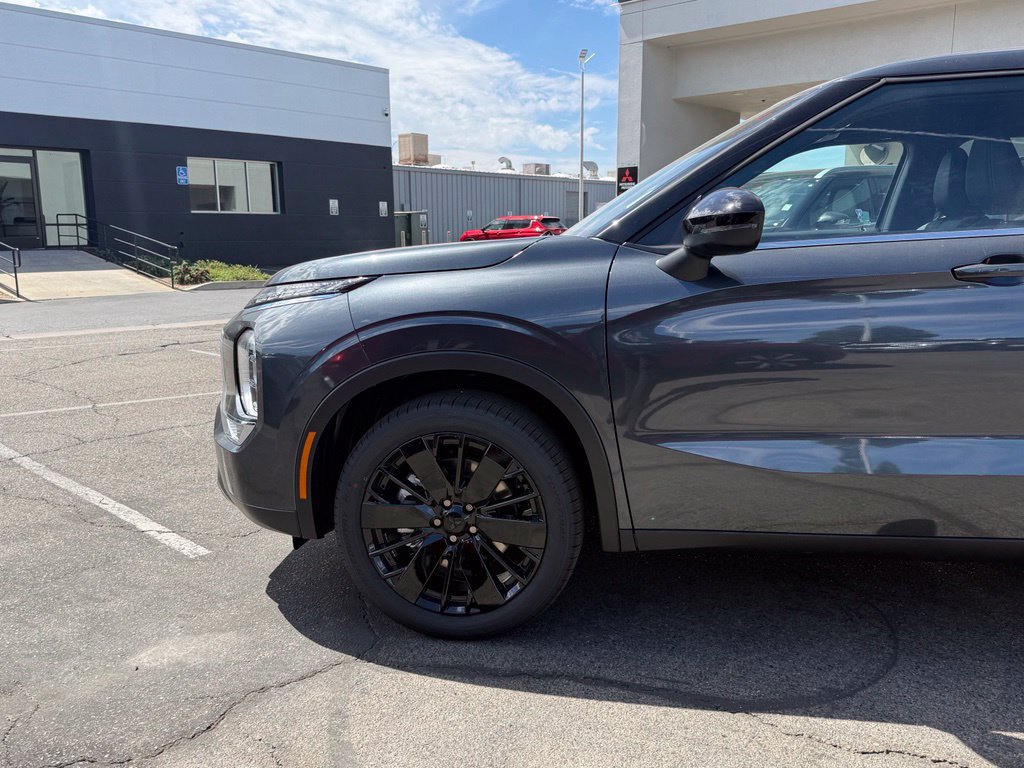 New 2026 Mitsubishi Outlander LE FWD image 4