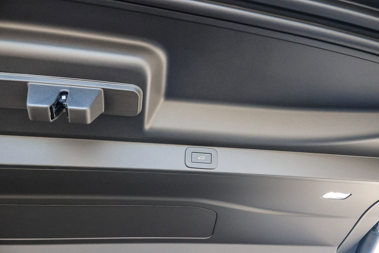 New 2026 Land Rover Range Rover SE image 27