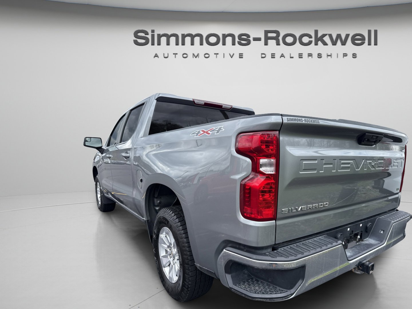 Used 2025 Chevrolet Silverado 1500 LT AWD/4WD image 3