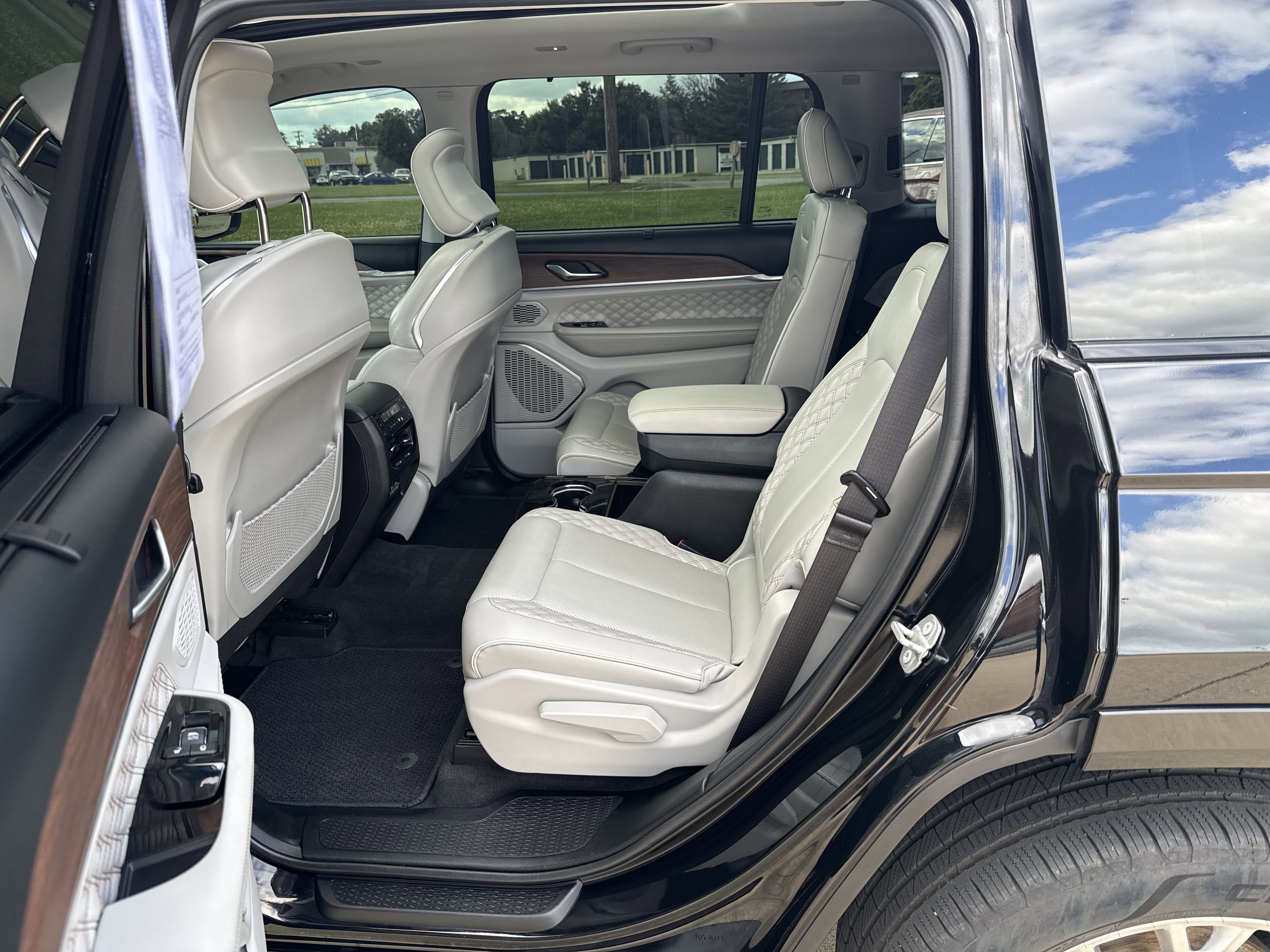 Used 2021 Jeep Grand Cherokee L Summit w/ Luxury Tech Group V image 20