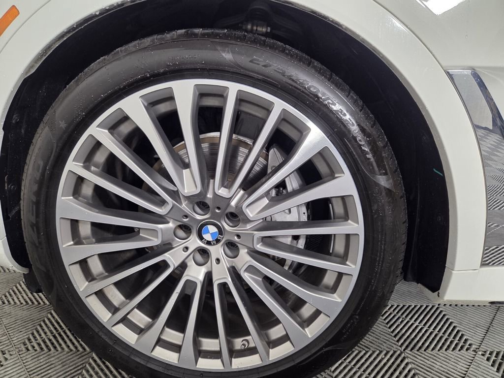 Used 2023 BMW X7 xDrive40i w/ Premium Package image 10