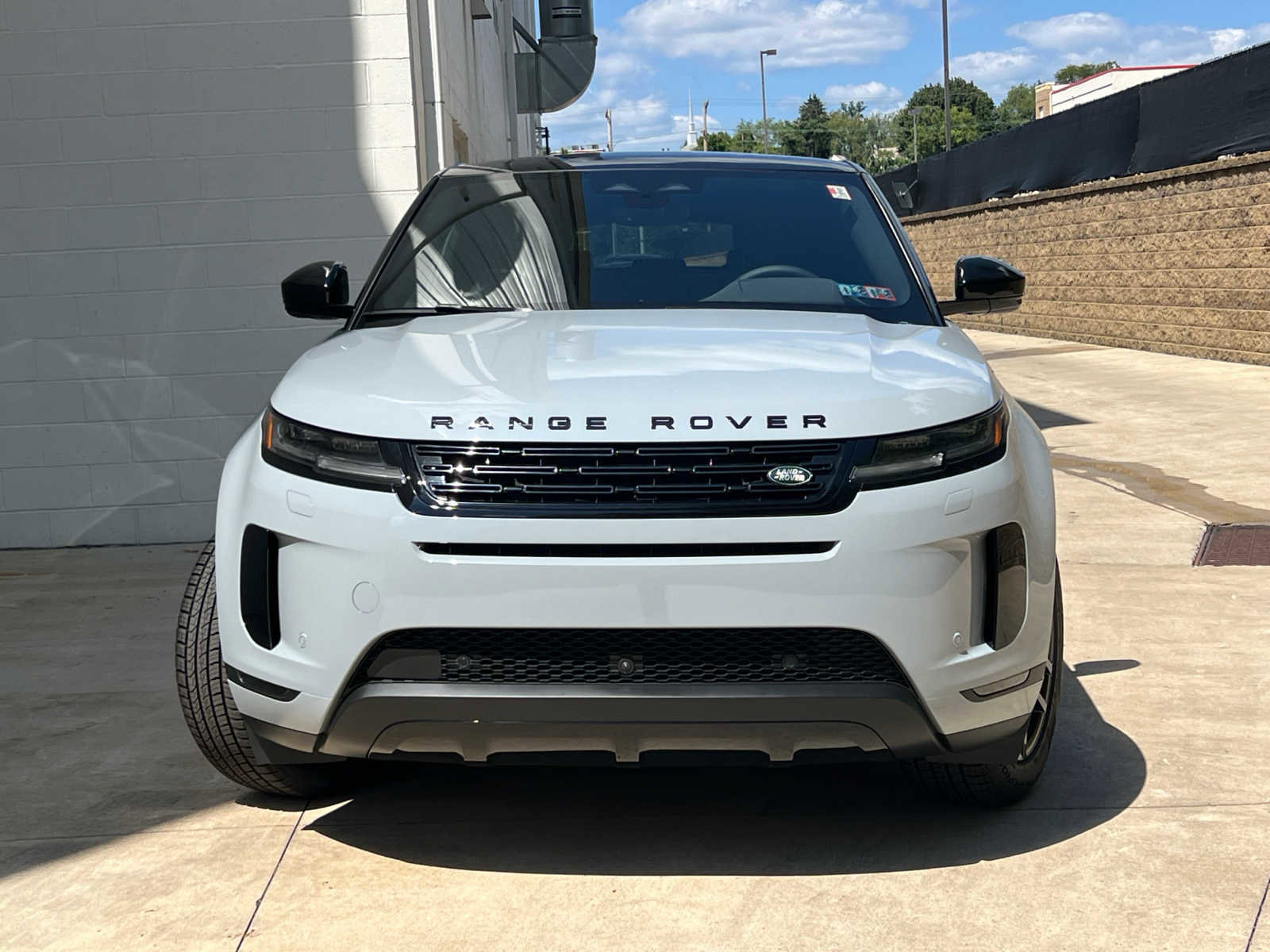 Used 2025 Land Rover Range Rover Evoque S image 2