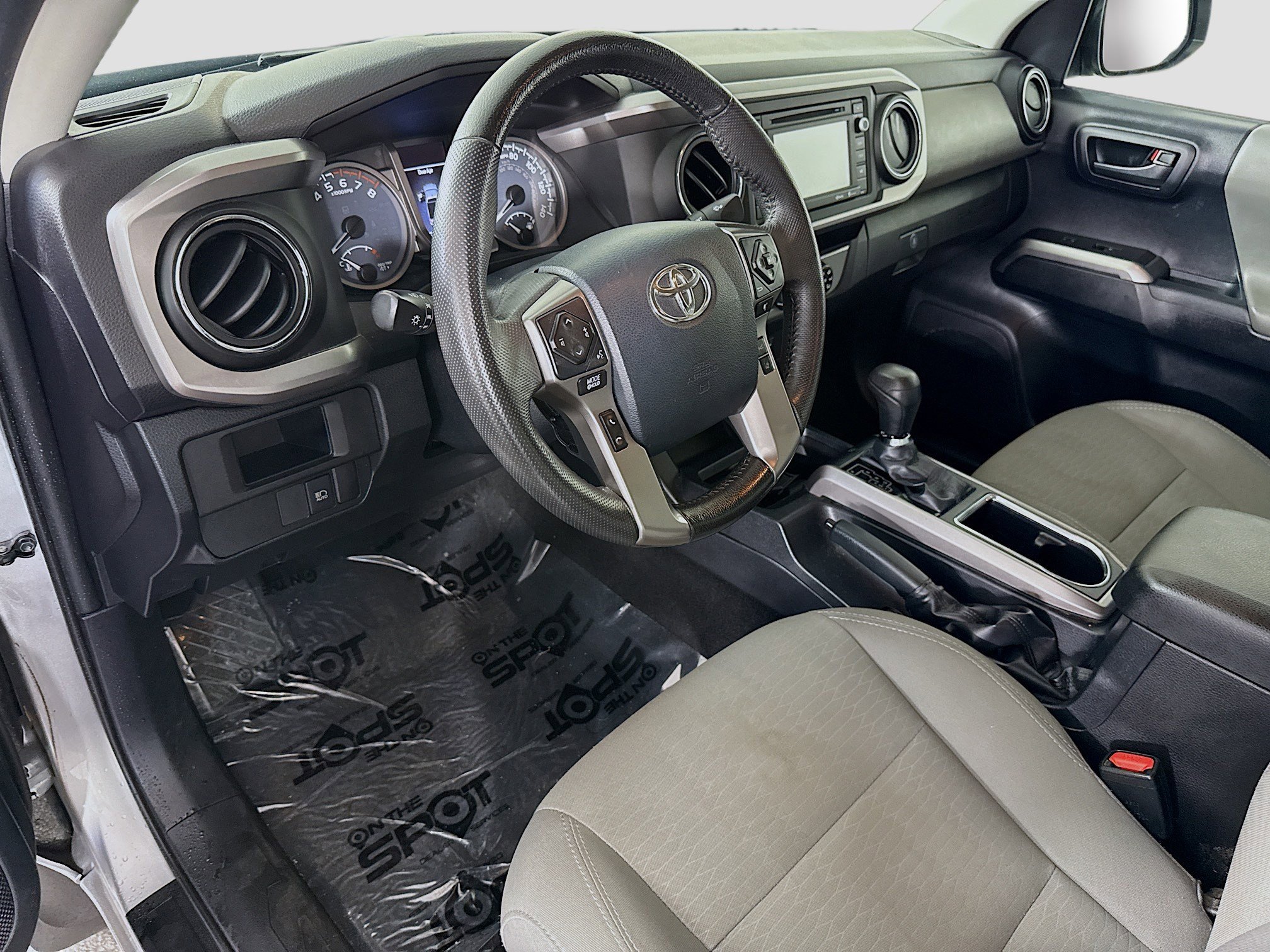 Used 2018 Toyota Tacoma SR5 w/ SR5 Appearance Package (SM) image 22