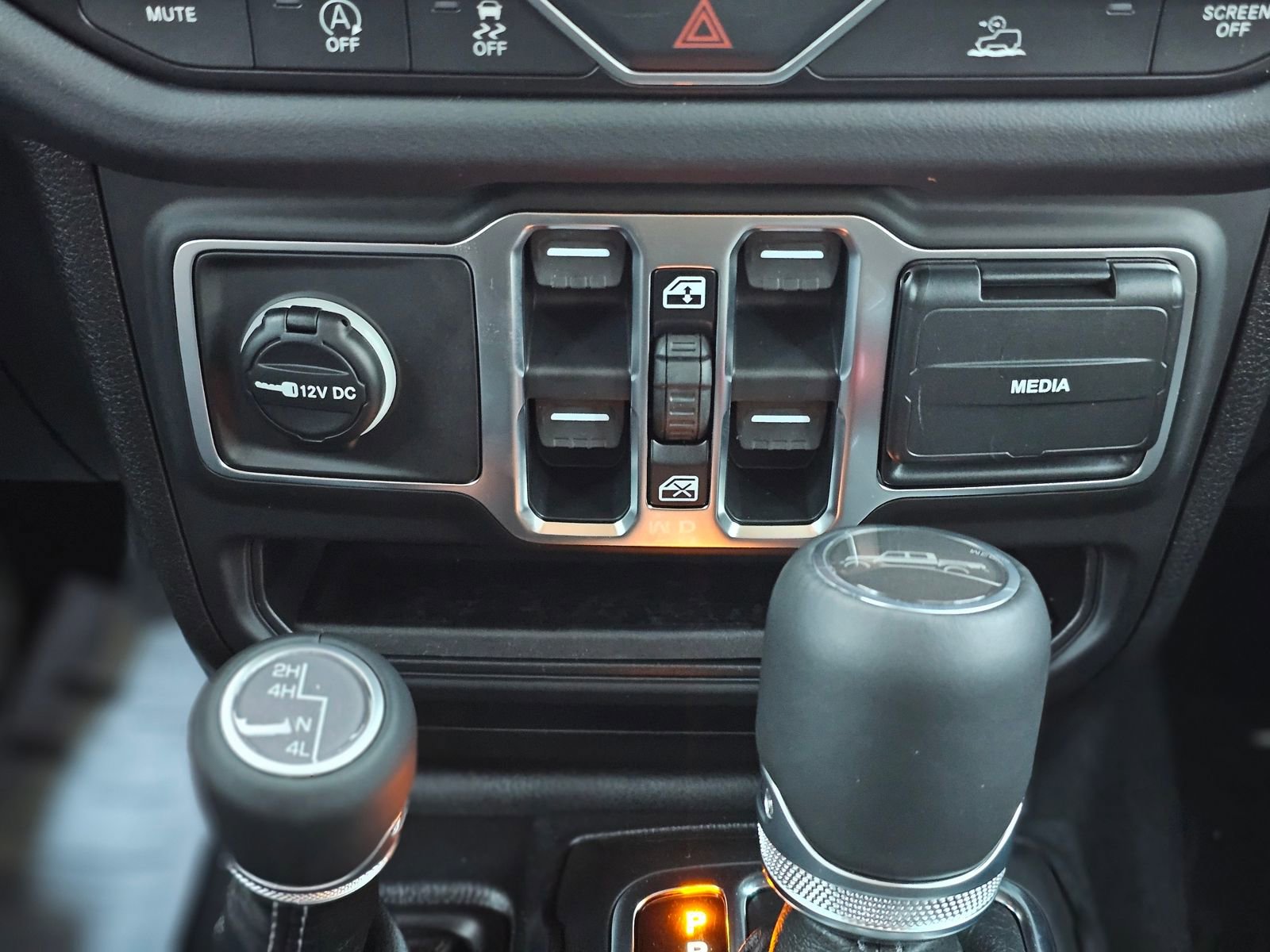 New 2026 Jeep Gladiator Sahara image 13