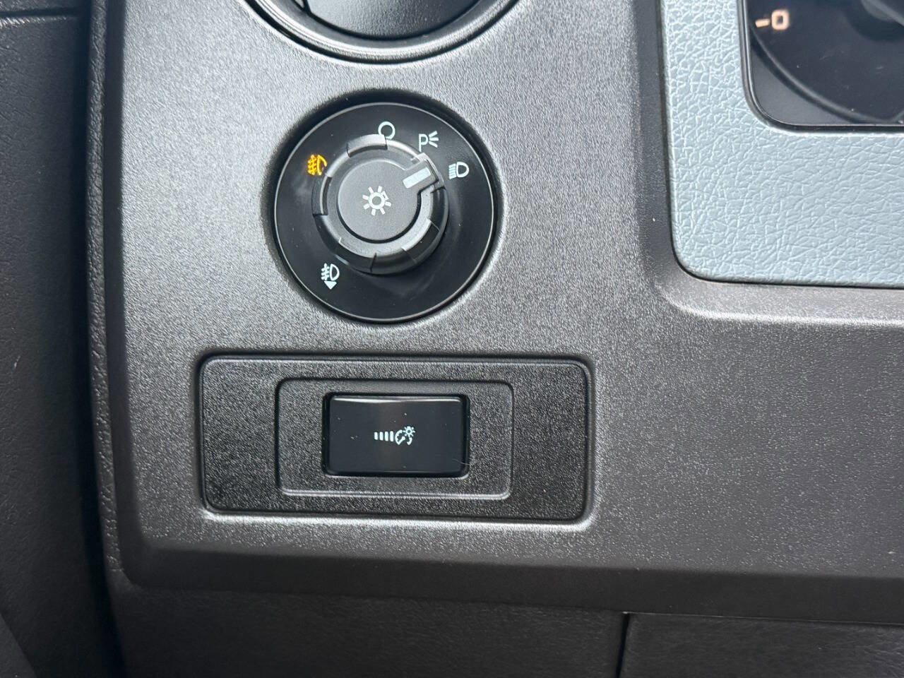 Used 2011 Ford F150 STX w/ STX Decor Pkg image 29